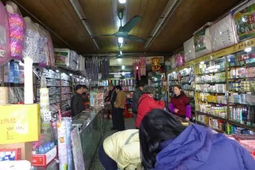 時(shí)光記憶的守護(hù)者 老牌國貨商店如何以情懷驅(qū)動(dòng)二手日用百貨銷售